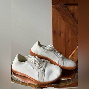 Whitin Barefoot Shoes size 8